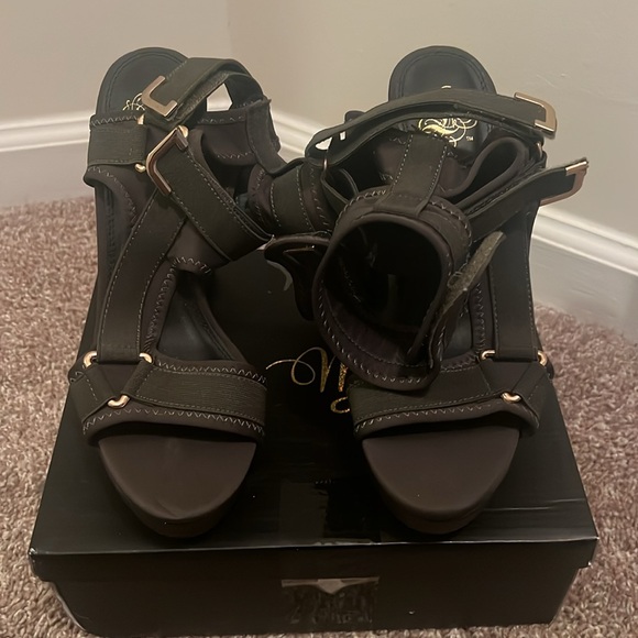 Fashion Nova "Liliana" Head in the Clouds Glamrock Military-style Platform Heels - Picture 5 of 16